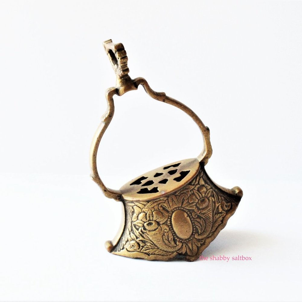 Antique Brass Stirrup Victorian “Estribos de Campaña” Bell Shape Equestrian
